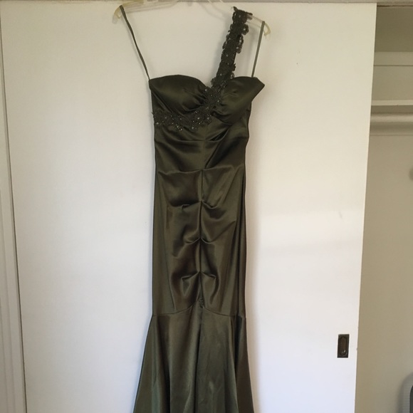 Cachè olive satin ruched dress with beaded strap. - Picture 1 of 4